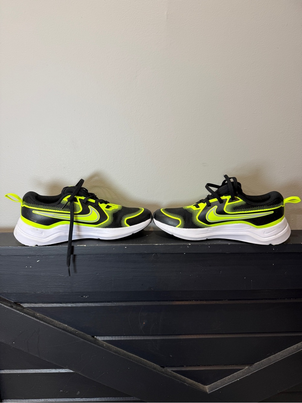 Nike Kids Black & Neon Yellow Athletic Sneakers